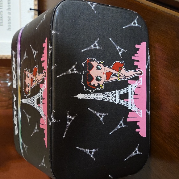 Betty Boop Black and Pink Eiffel Tower Cosmetic Case - Picture 4 of 11